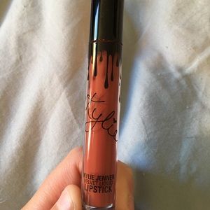 unused Kylie Jenner velvet liquid lipstick